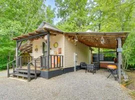 Smoky Mtn Tiny Cabin Hideaway: Hot Tub, Patio