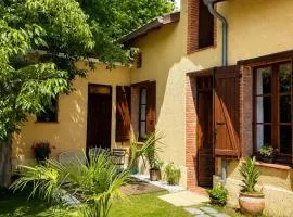 Maison de ville, jardin privatif et stationnement