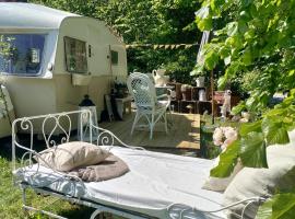 The running Rabbit caravan, hotel Ystadban