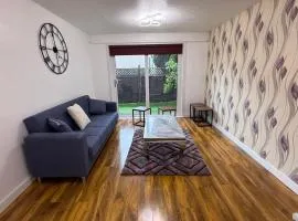 2 Bedroom Holiday Home 20 Mins from Loch Lomond