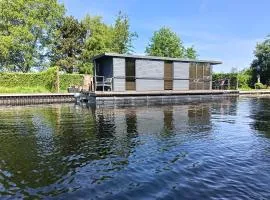 Houseboat Enjoy
