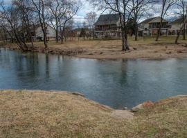 The Little River Cabin, hotel di Dearing