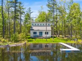 All-Sports Lake Cabin w Private Dock Fire Pit