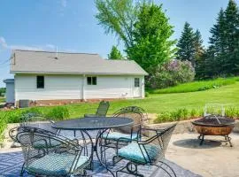 3 Mi to Lake Michigan: ‘The Country Cottage’