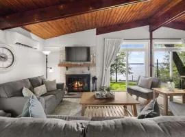 Peaceful Lakeview Cottage lake access & fire pit