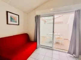 Studio apartment with terrace near the old port
