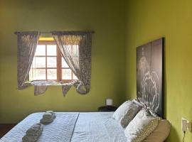 Casona La Orilla 1908 Tías, hotel a Tías