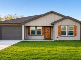 Spacious 2-BR near Downtown & Concho River