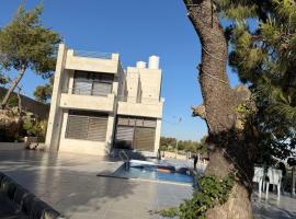 The Pine Tree Chalet, Hotel in Gerasa