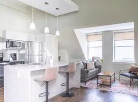 Downtown Luxury 1BR Loft · Walkable · Sleeps 4