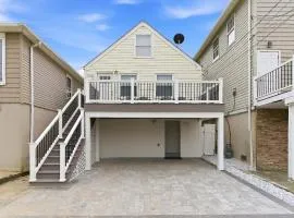 Gorgeous Beach Unit sleeps 4, 2 beach badges, beach towels, and 4 min to beach