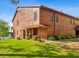 Lakeside Condo #21 4BR 4BA Timberlane Resort