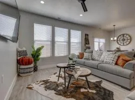 Southern Utah Retreat - 3 Bedroom - Private Hot Tub - Heated Pool