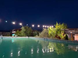 Golden Campsite Villas, hotel a Berat