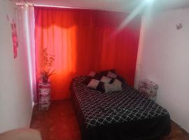 Rento habitación por semana o días、キトのホテル
