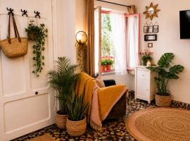 MI CASA by Roccos Retreats with private balcony and entrance, Hotel in Santa Pola