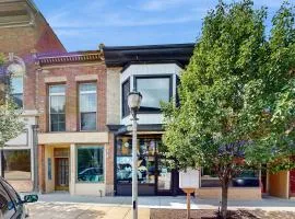Steps to Dtwn & Rock River! Couples Retreat