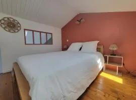 T2 rénové lumineux, Linge inclus, Parking privé, Plage & Vieux Port à vélo