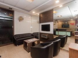 Super Hotel O Solitaire, hotel a Turambhe