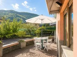 Apartment with Terrace - Lake Como & Bellagio nearby