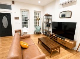 The Heights Haven, Spacious 6 Bedrooms Townhouse with Patio, hotel u New Yorku