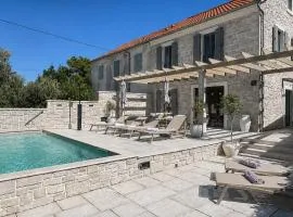 Heritage Villa Francheza-Elegant Stone villa near the Beach, Pašman Island , Ugrinić
