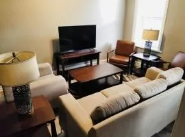 Spacious Unit in Shaw Neighborhood - 2 blocks to park Sleeps 12