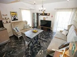 Luxury Romantic Seaside Apartment in Varkiza