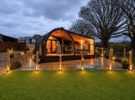 Ultra Luxury 2 bed Glamping lodge & outdoor area