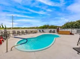 6170 - Poolside Paradise