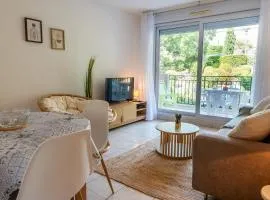 Cozy 2-room apartment with a pool, beach 8 min away!