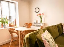 Lymington- Hidden Mews Retreat in Central Lymington