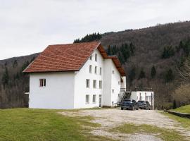 Семеен хотел Изгрев: Chiflik şehrinde bir otel