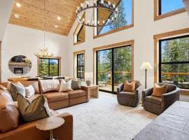 Brand New Luxury 4BR Cabin Sleeps 14 Huge Loft Near Truckee or Donner Serene Lakes Close to 4 Ski Resorts
