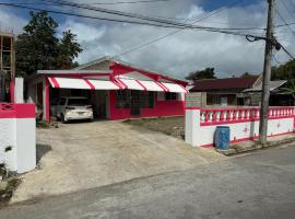 Entire 3 bedrooms in Saint Thomas Jamaica fully air-conditioning, hotel v mestu Port Morant