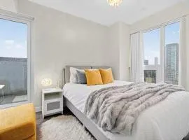Stylish 2BR Condo with Balcony in Downtown Toronto