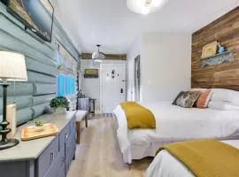 Sunshine Suite at Cabins on the Square Creekside Cabin, Sleeps 4