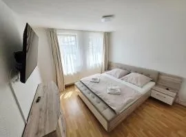 A-B-H Schöne 2R Whg, EBK, Lift, WiFi, XL Schlafcouch