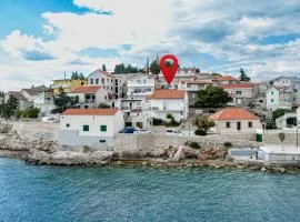 Apartments by the sea Primosten - 25265