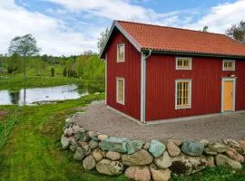 Cozy Home In Holsbybrunn With Wifi