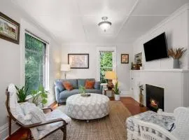 Chic Vintage Vibes Stylish Stay Near It All