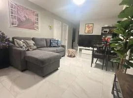 Parkside Cozy Ground-Level 2BR 30 Mins to NYC