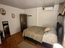 Mini apartment in downtown Limón with AC