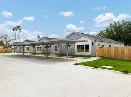 New Modern 2BR I EV I Wi-Fi I Heart of Mcallen