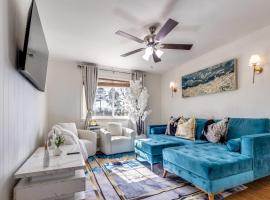 The Homestead Luxury Cozy 2BR Apartment in Nacogdoches Near SFA University and Downtown Pet Friendly Business Ready Extended Stays Welcome with Self Check In High Speed WiFi Full Kitchen In Unit Laundry Private Parking and Quiet Comfort, hótel í Nacogdoches