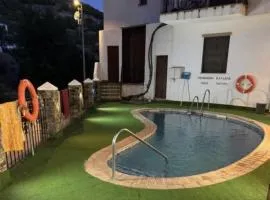 Destino Deluxe Alpujarra - Piscina y Barbacoa