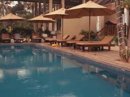 NatureSurf Villas - Private Garden Retreat at Hiriketiya Beach SPA, Surf & Relaxation, hotel a Dikwella