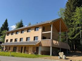 Dog-friendly holiday apartment in Bregenzerwald, hotel v destinaci Sibratsgfäll