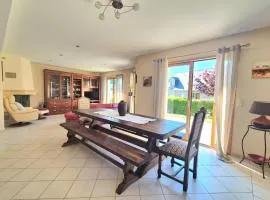 House with garden and parking in Miniac-Morvan
