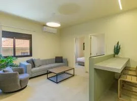 Capri 2-BR Apartment In Bahsa Batroun